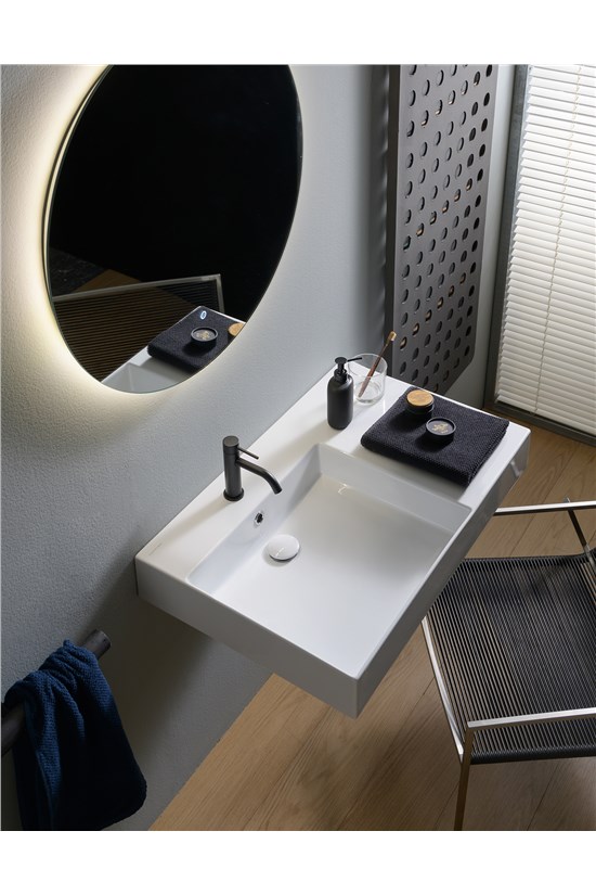 Lay-on or wall-mounted washbasin 80 x 53,5 cm